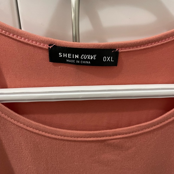 Summer Blouse with Shoulder Cutouts. - Picture 3 of 4